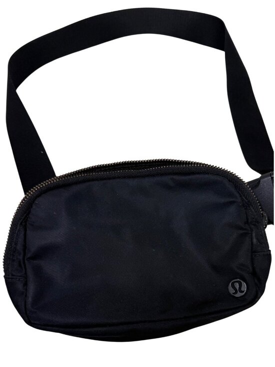 Lululemon Handbags - Lululemon Everywhere Belt Bag Black Adjustable Strap Compact Lightweight